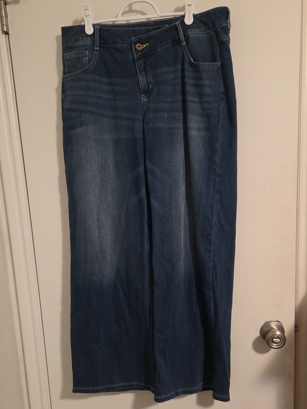 HALARA Indigo Wide-Leg Jeans with Subtle Fading